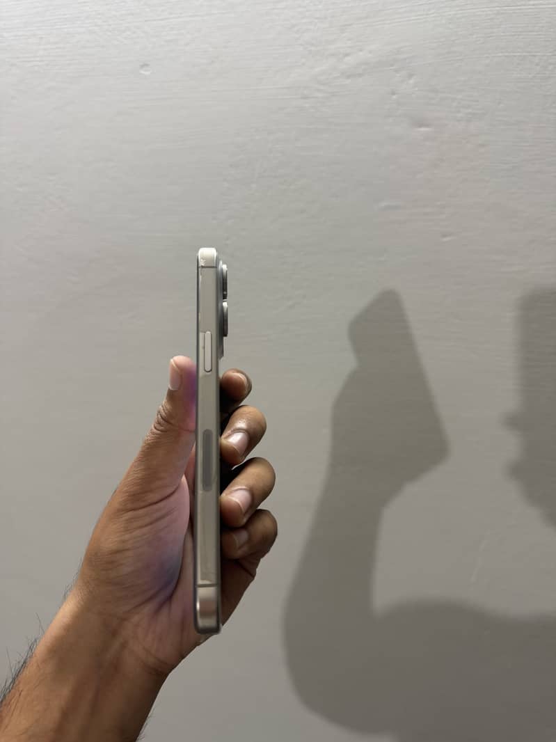Apple iPhone 15 Pro Max 2