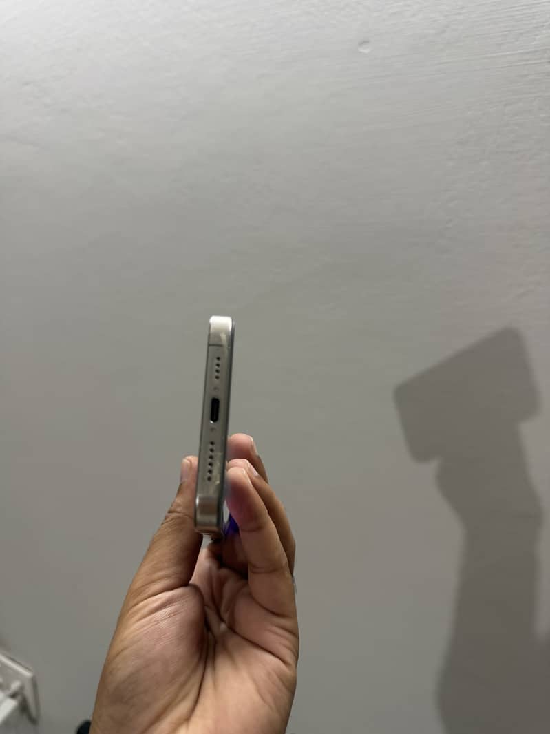 Apple iPhone 15 Pro Max 3