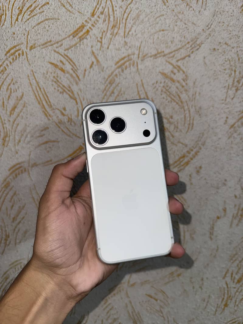 Apple iPhone 17 Pro 4