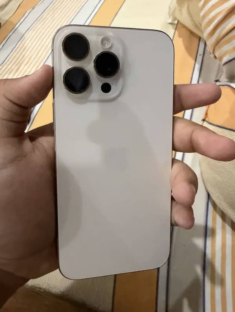 Apple iPhone 16 Pro Max 0