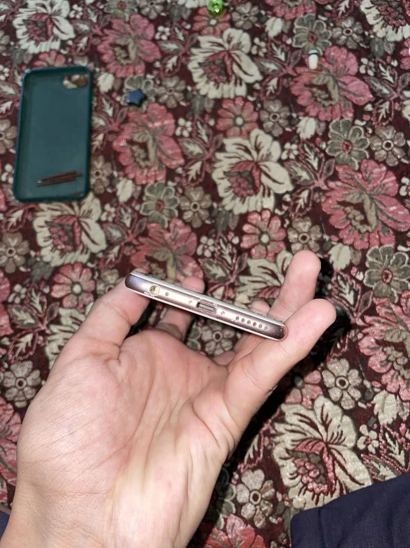 iPhone 6S 4