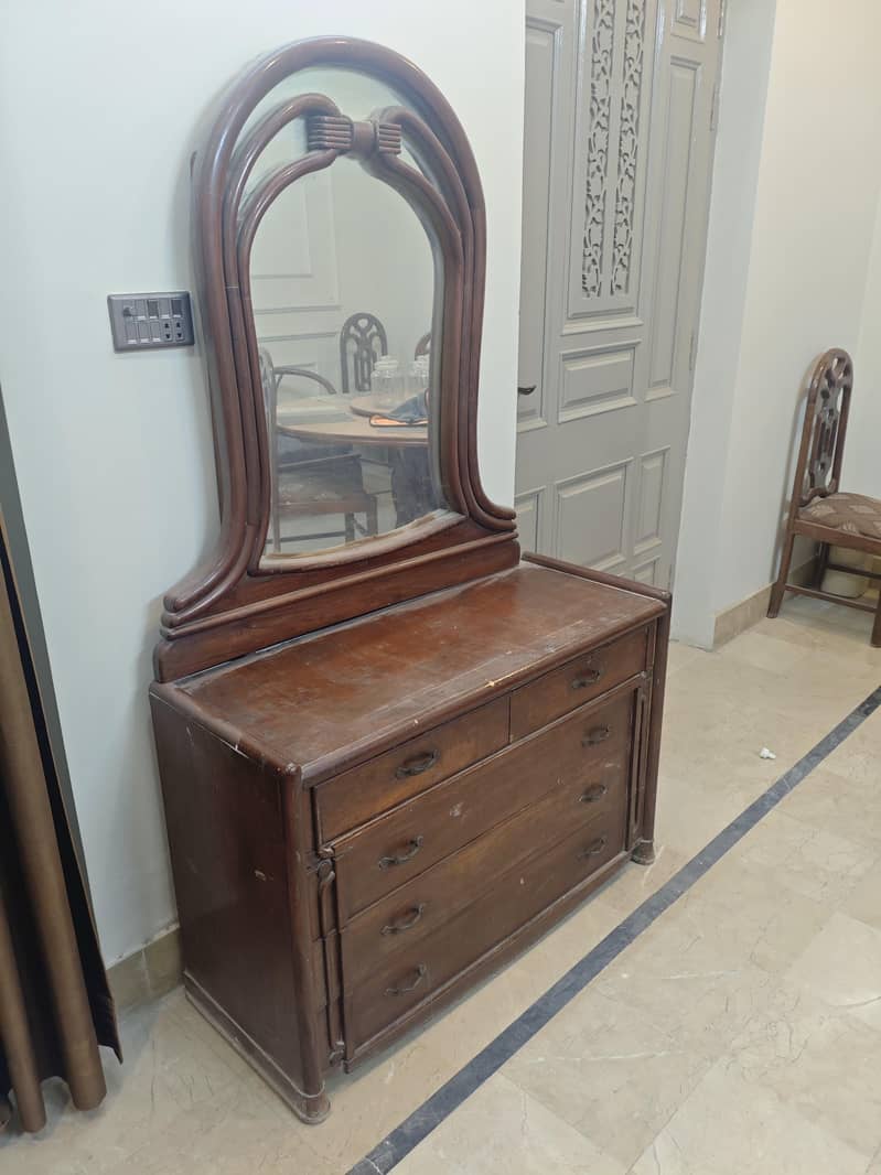 Dressing table 0