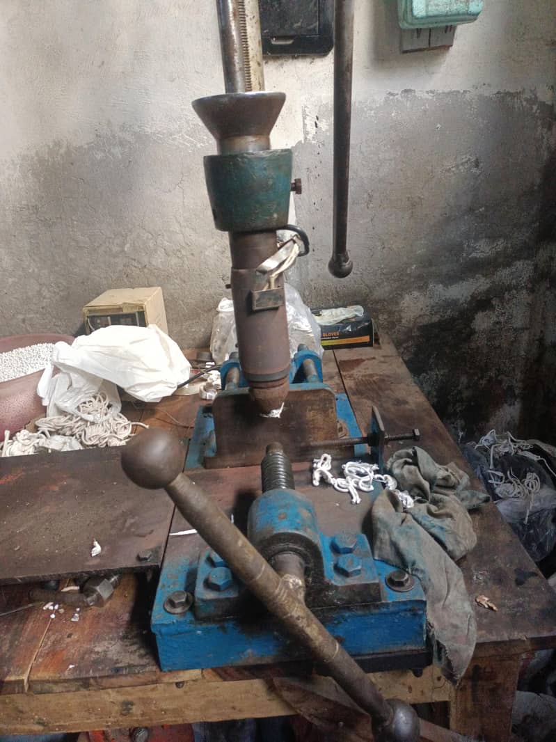 Hand Molding Machine 10/8 condition 1