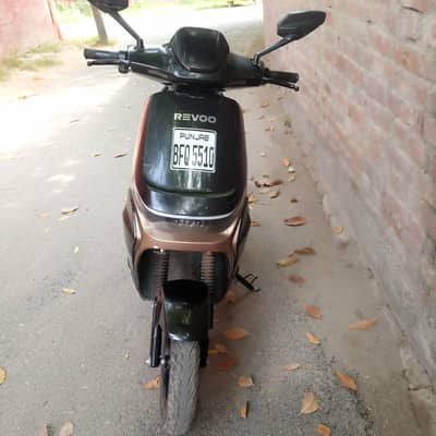 Revoo bike brand new