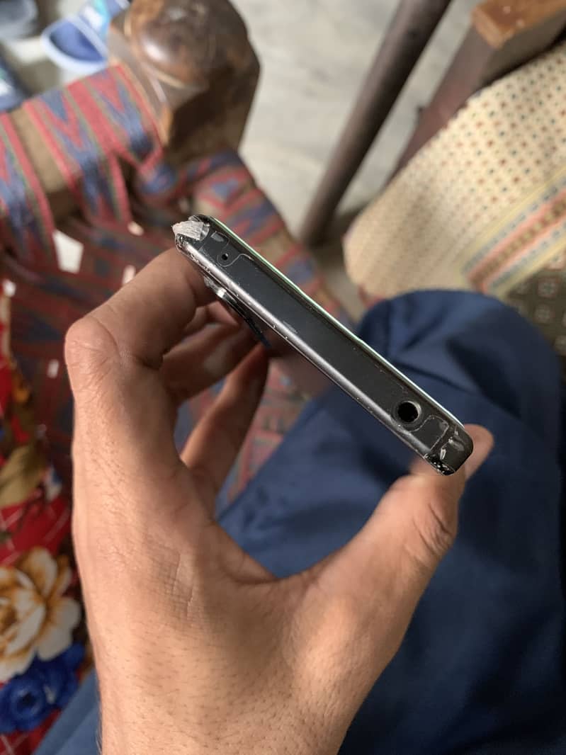 Sony Xperia 4 1
