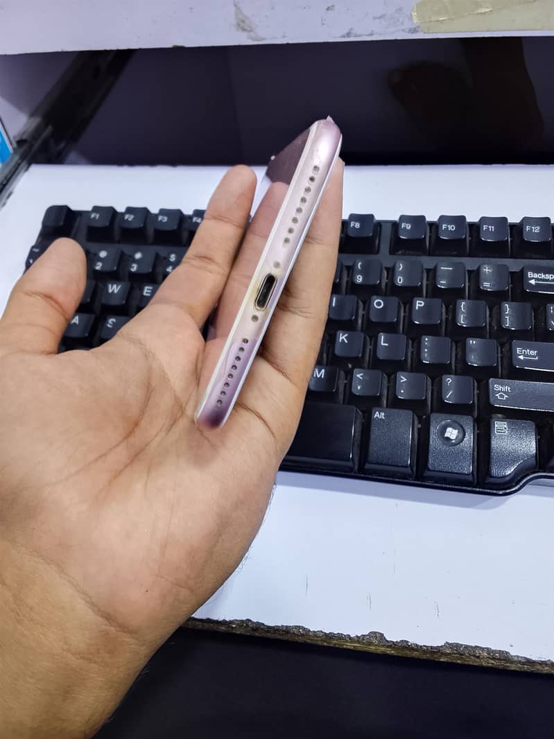 Apple iPhone 7 Plus 2