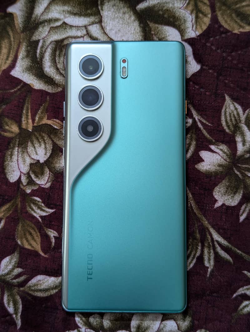 Tecno CAMON 40 Pro 0