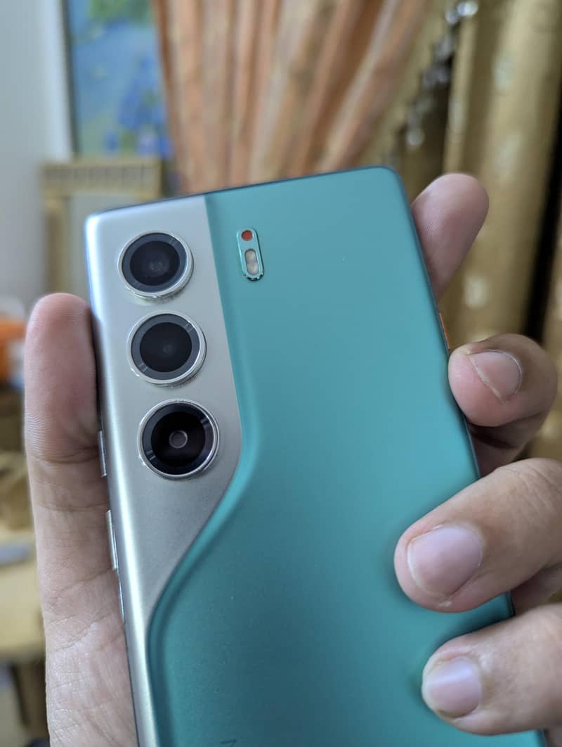 Tecno CAMON 40 Pro 1