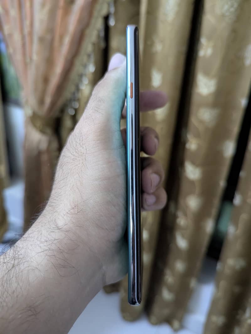 Tecno CAMON 40 Pro 4