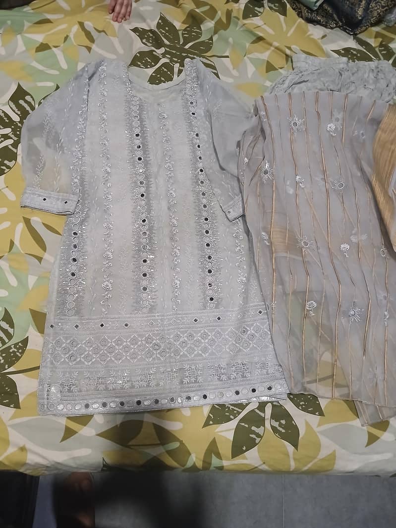 dresses 16