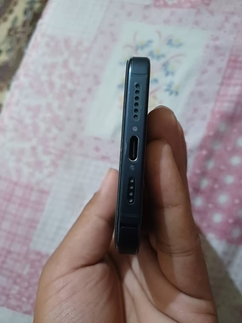 Apple iPhone 15 Pro Max 6