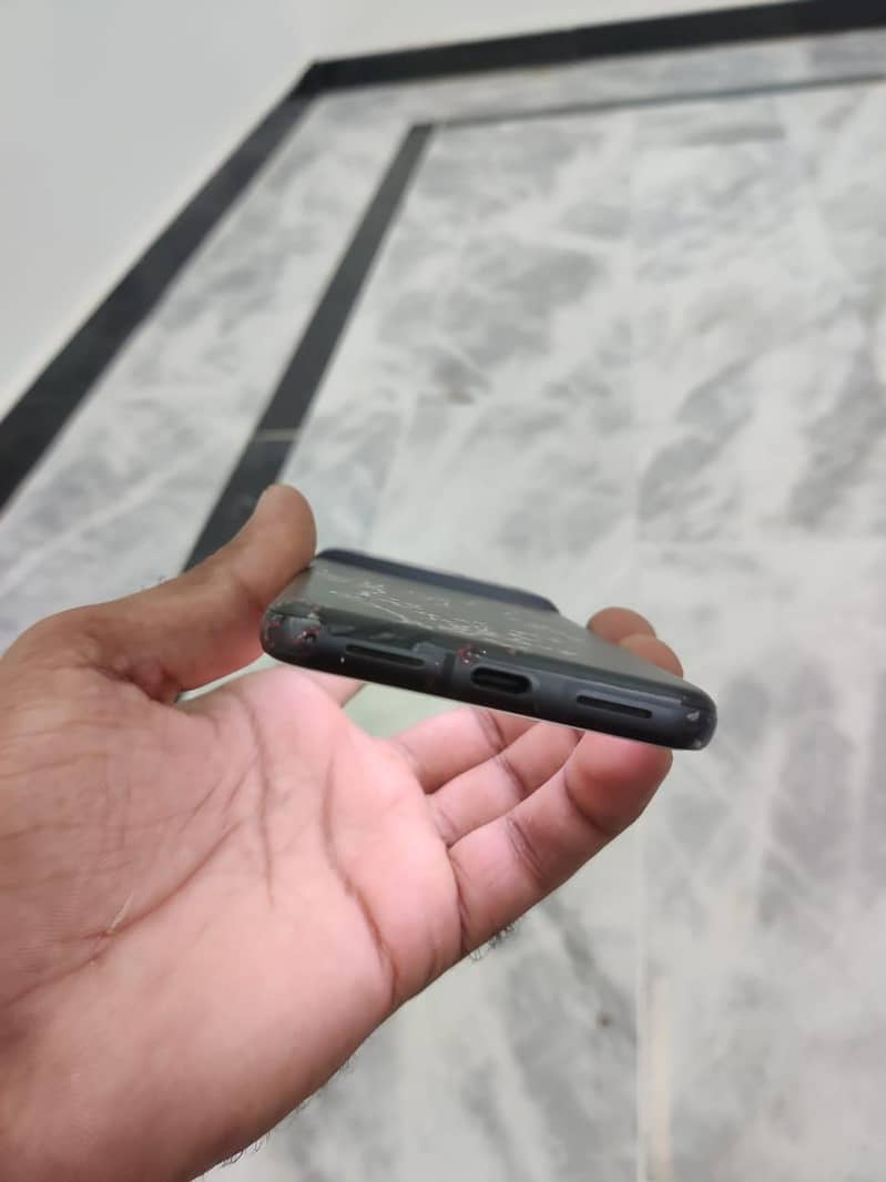 Google Pixel 8 4