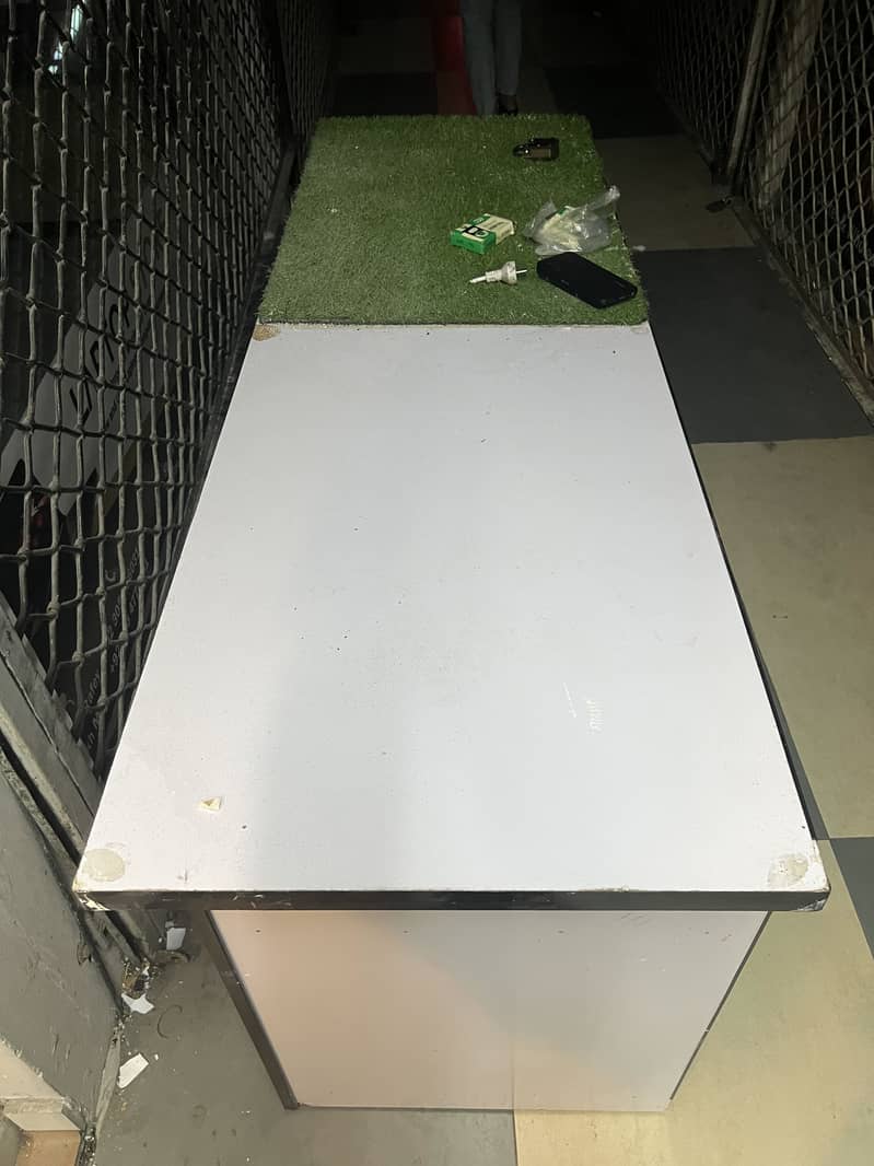 Shop counter table 0