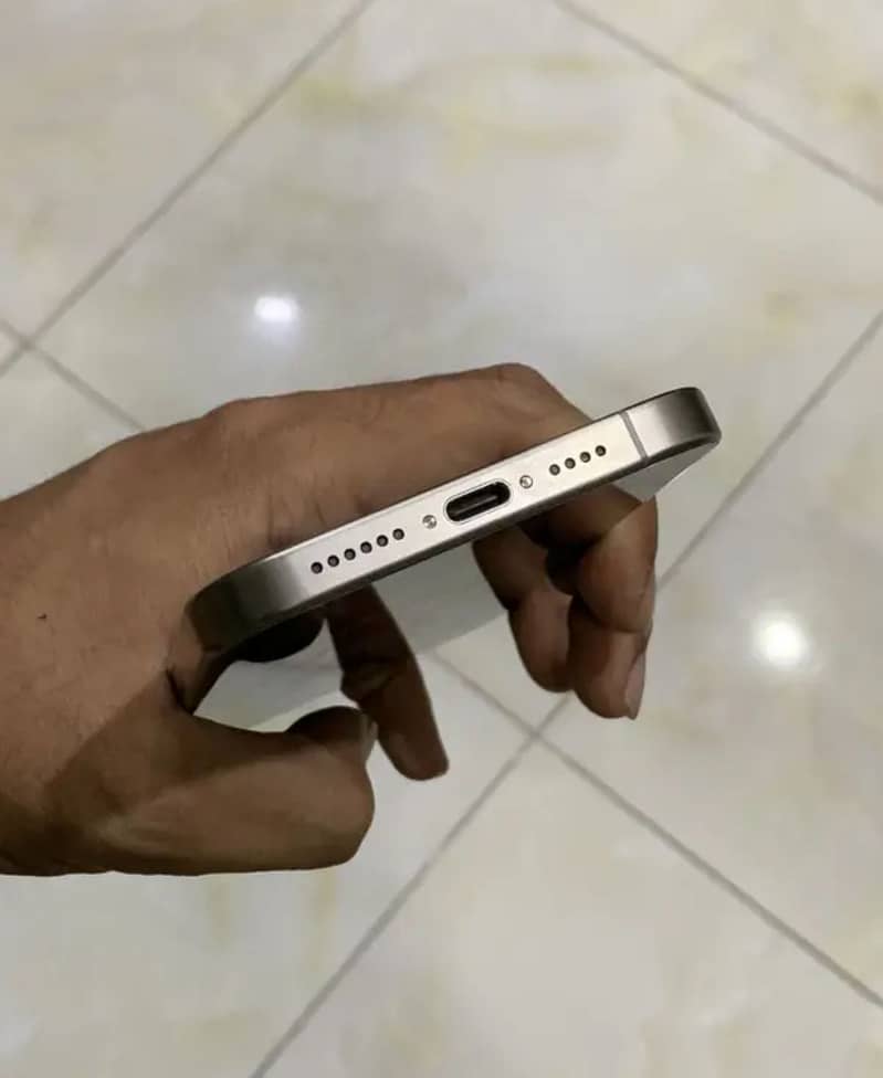 iPhone 15pro max 0