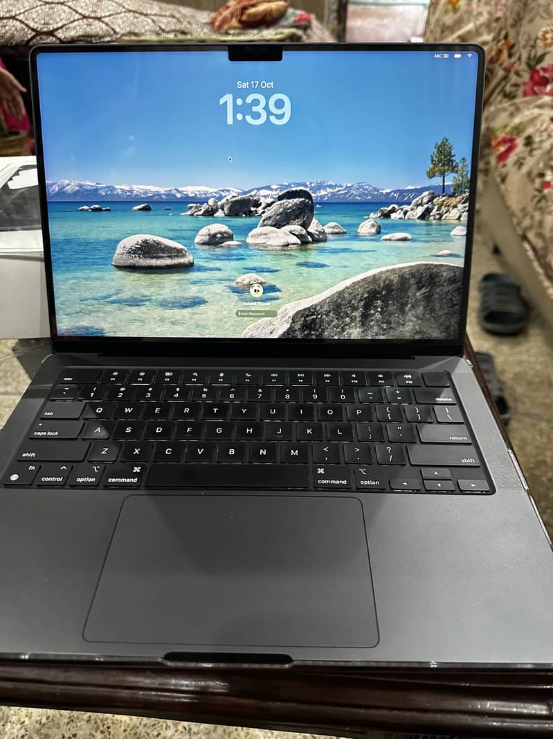 Apple mac book pro m3 1