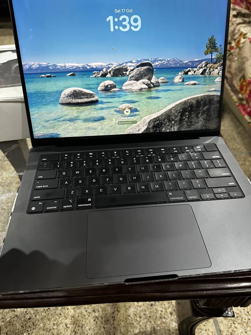 Apple mac book pro m3 2