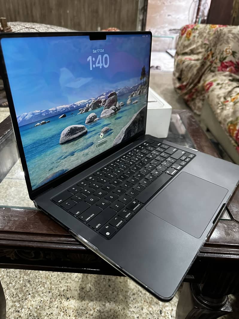 Apple mac book pro m3 3