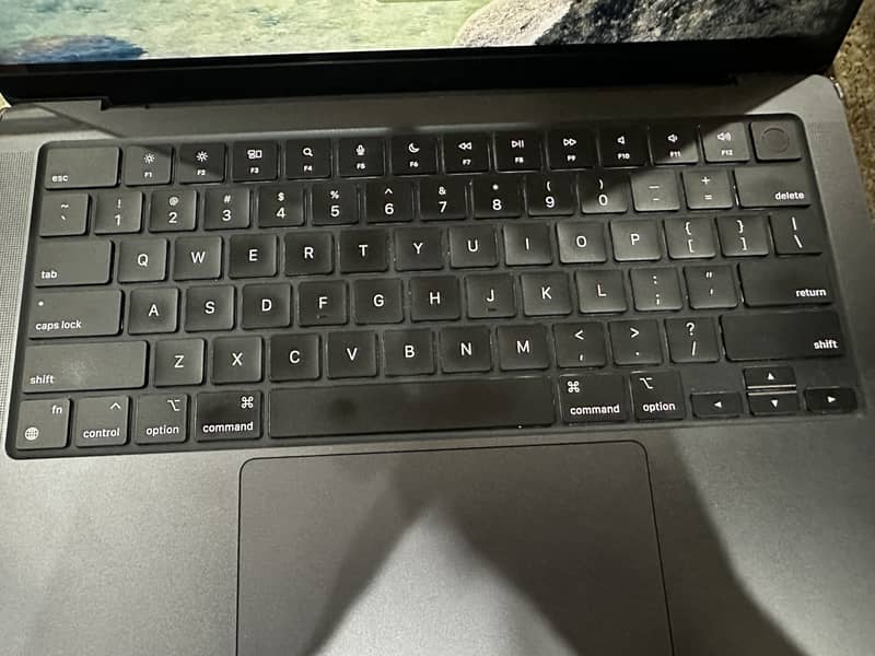 Apple mac book pro m3 4