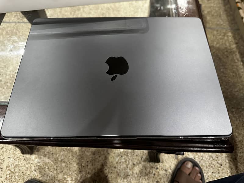 Apple mac book pro m3 5