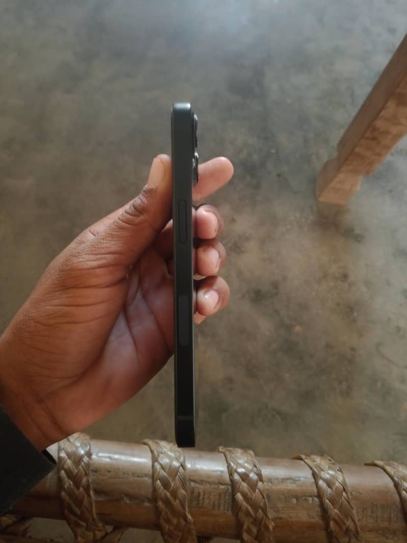 iPhone 13 2