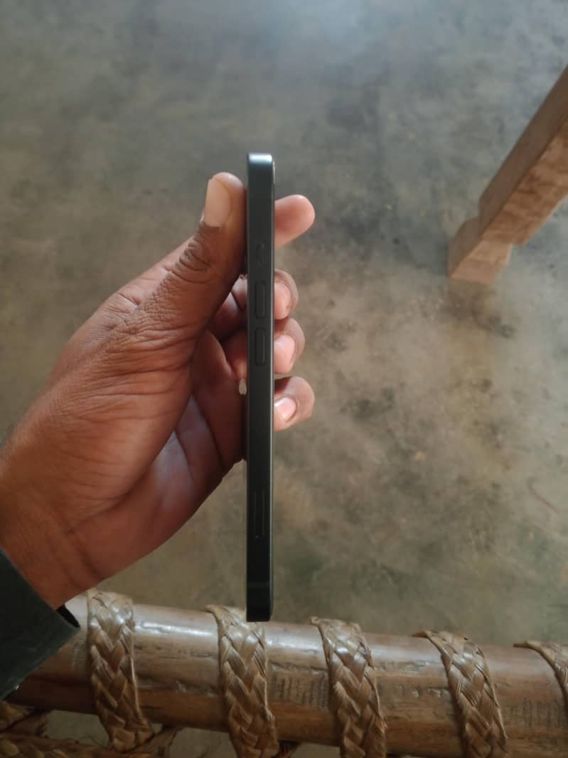iPhone 13 3