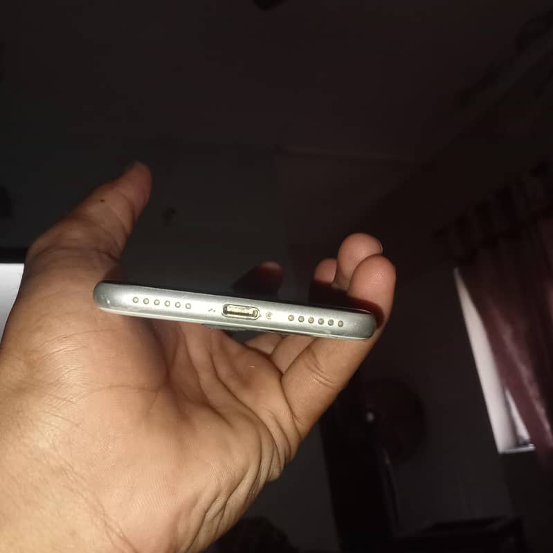 Apple iPhone SE 3