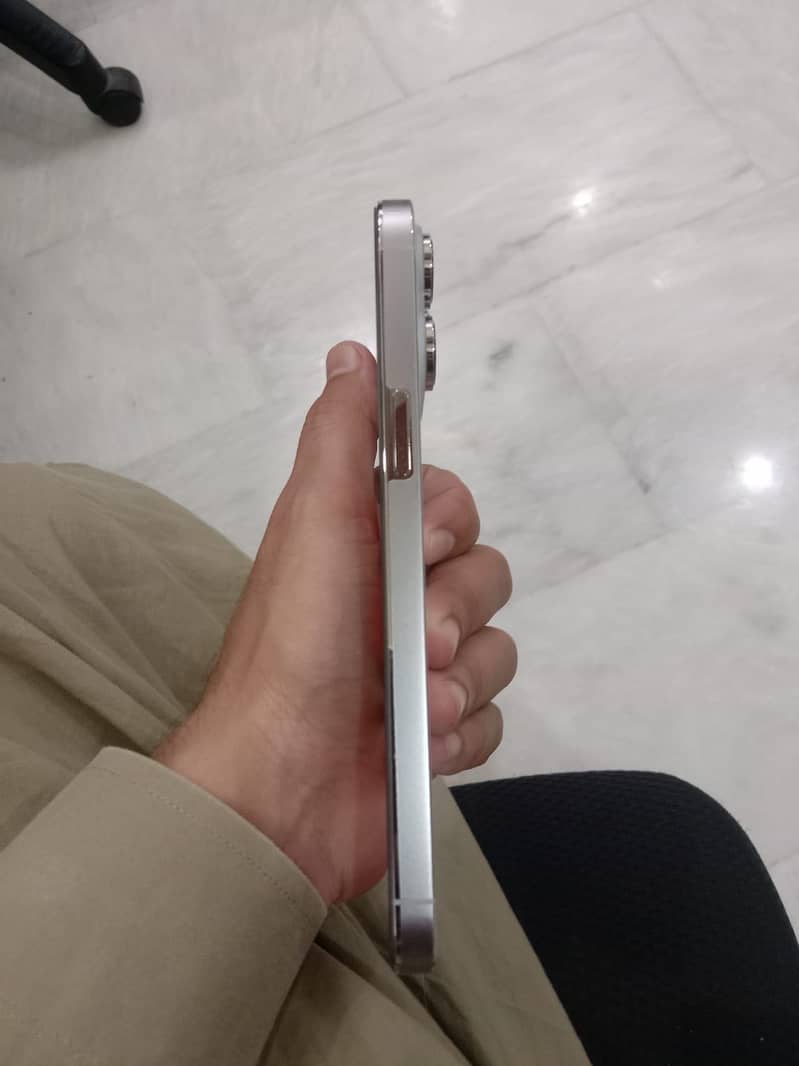 Apple iPhone 14 Pro Max 2
