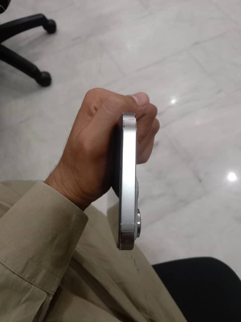 Apple iPhone 14 Pro Max 3
