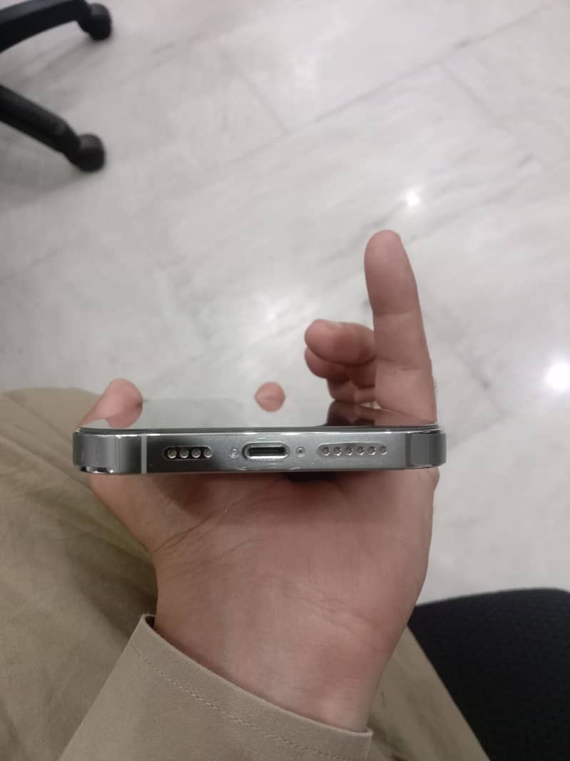 Apple iPhone 14 Pro Max 4