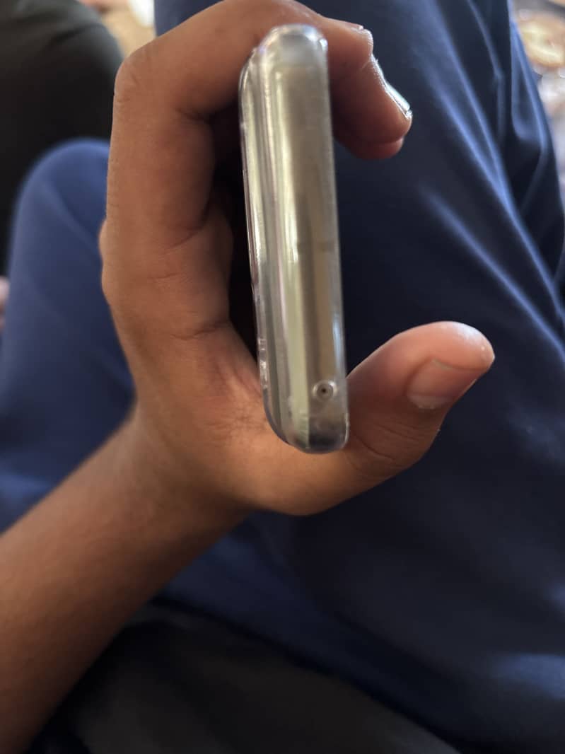 Google Pixel 8 4