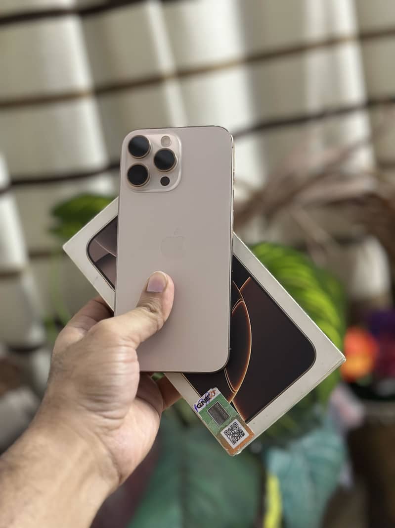 Apple iPhone 16 Pro Max 0