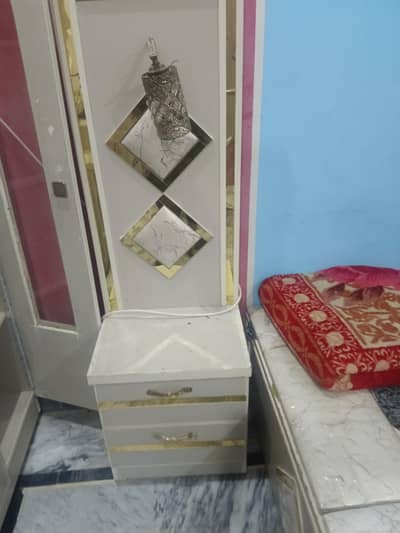 I selling bed with side tables and dressing table and divider