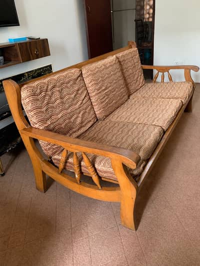 5 Seater Wooden Sofa Set – Good Condition