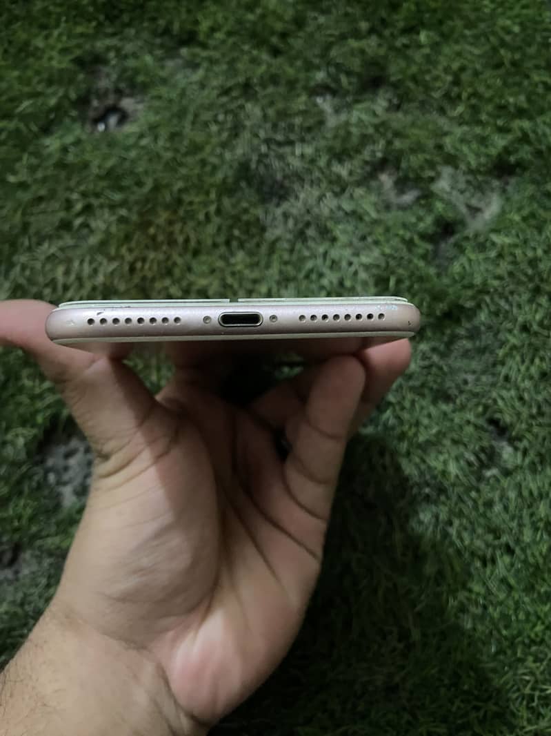 Apple iPhone 7 Plus 2