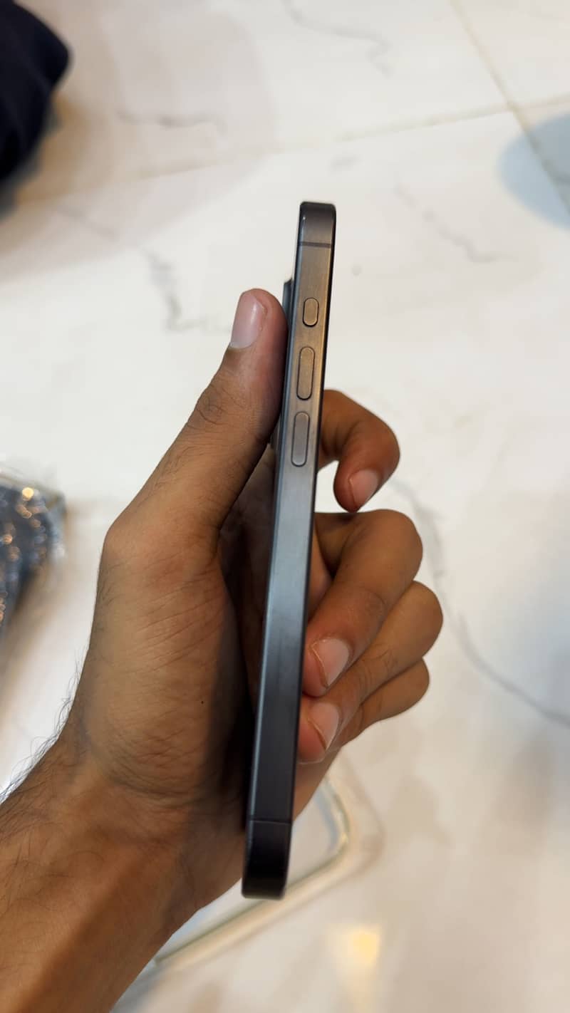 Apple iPhone 15 Pro 2