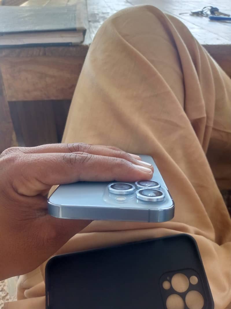 Apple iPhone 13 Pro 1