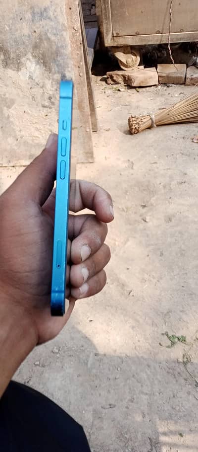 Apple iPhone 13