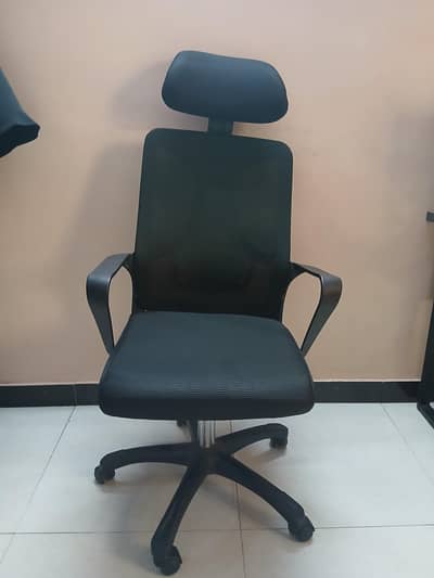 Office chair with Headrest - Black Color