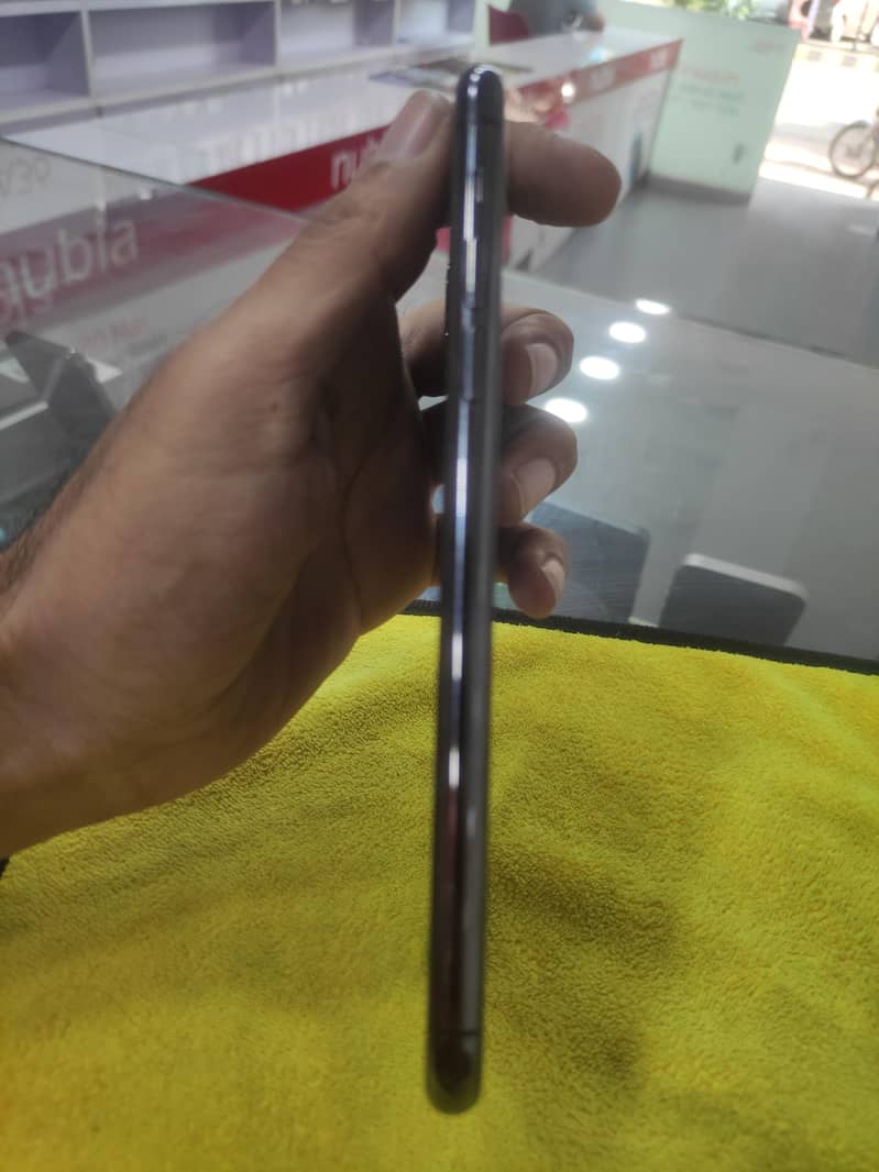 Apple iPhone 11 Pro Max 1