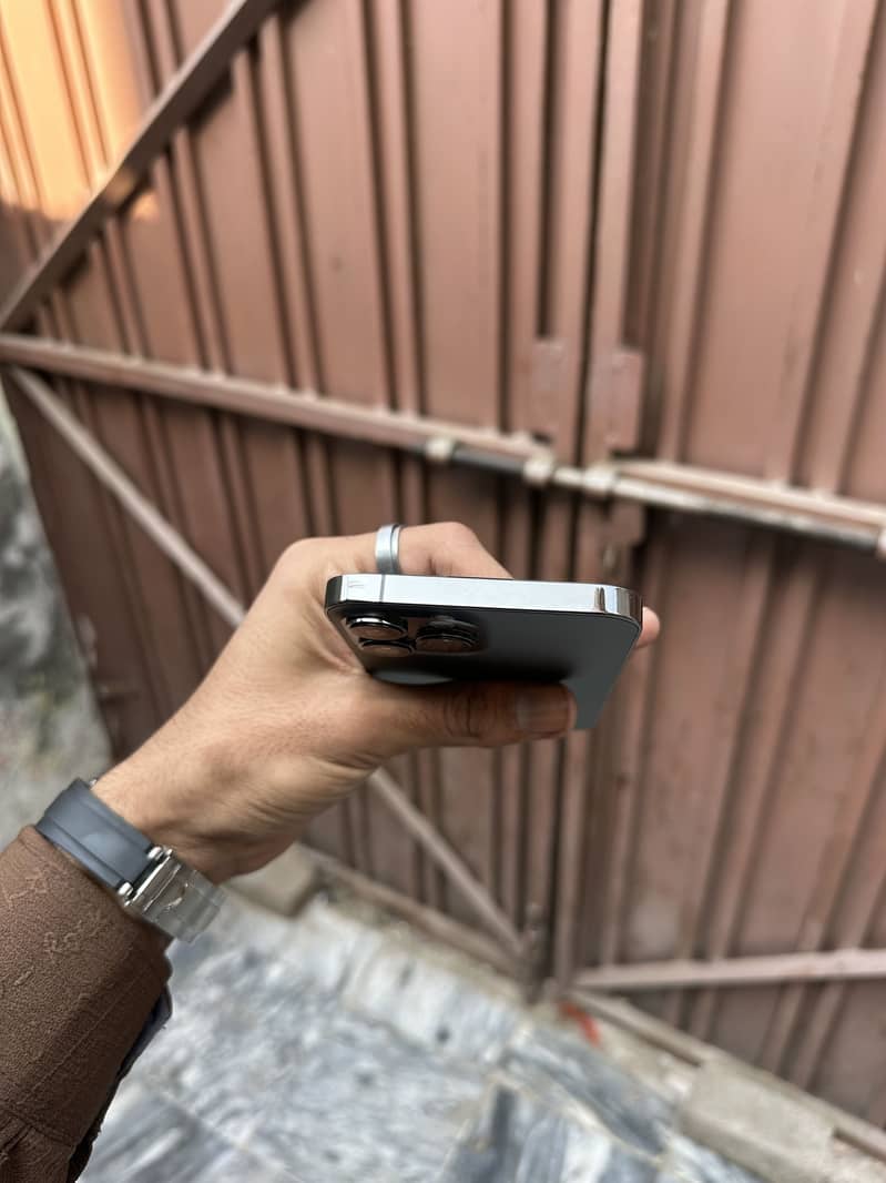 iPhone 13 Pro Max 3