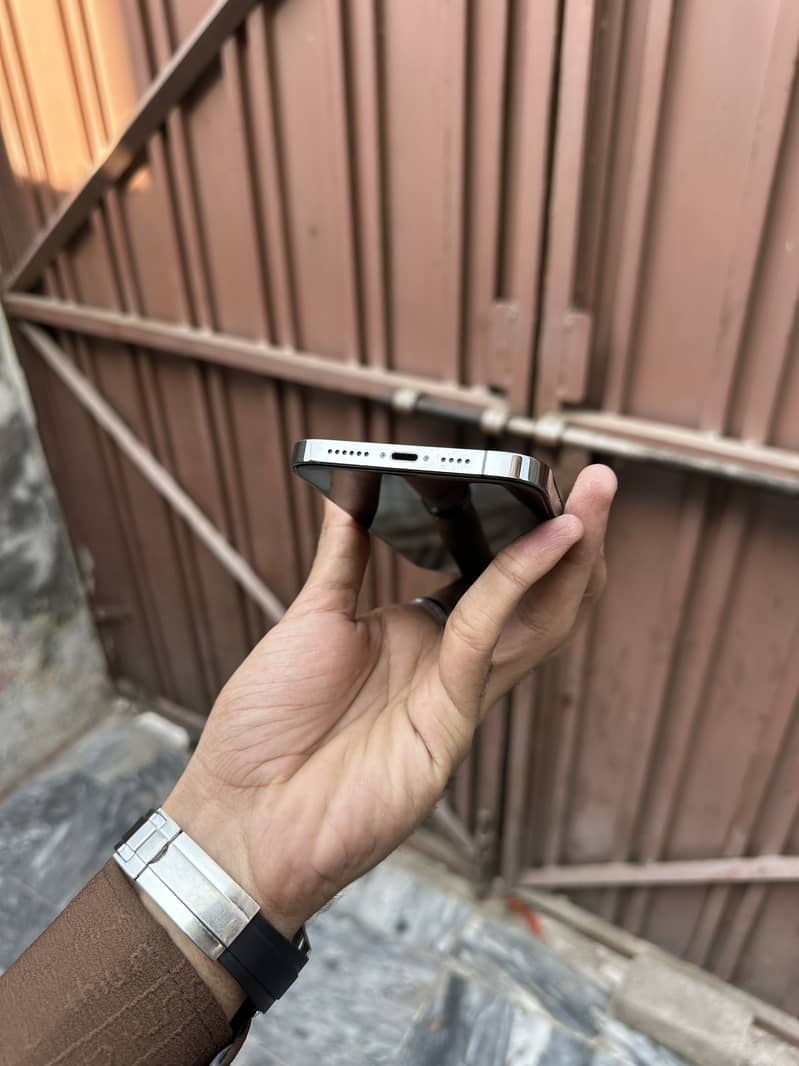 iPhone 13 Pro Max 4