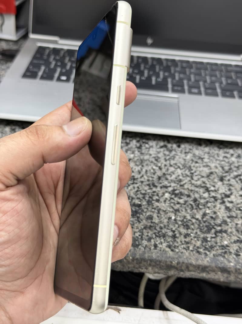 Google Pixel 7 4