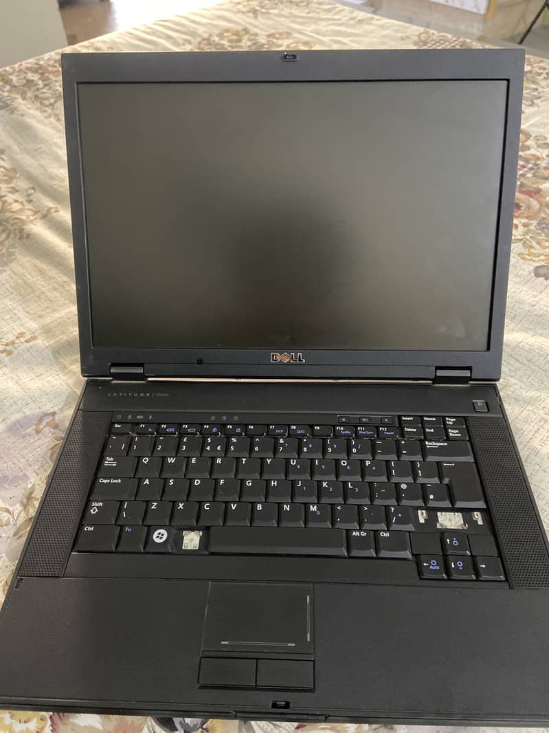 Dell Latitude E 5500 1