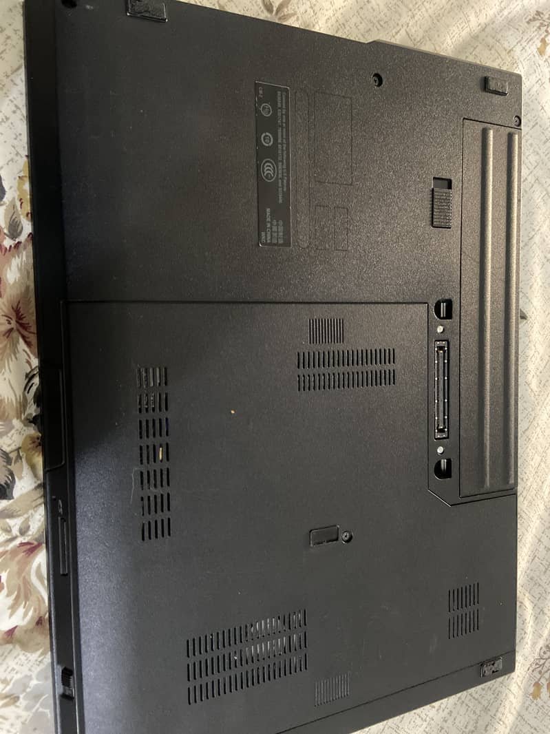 Dell Latitude E 5500 2