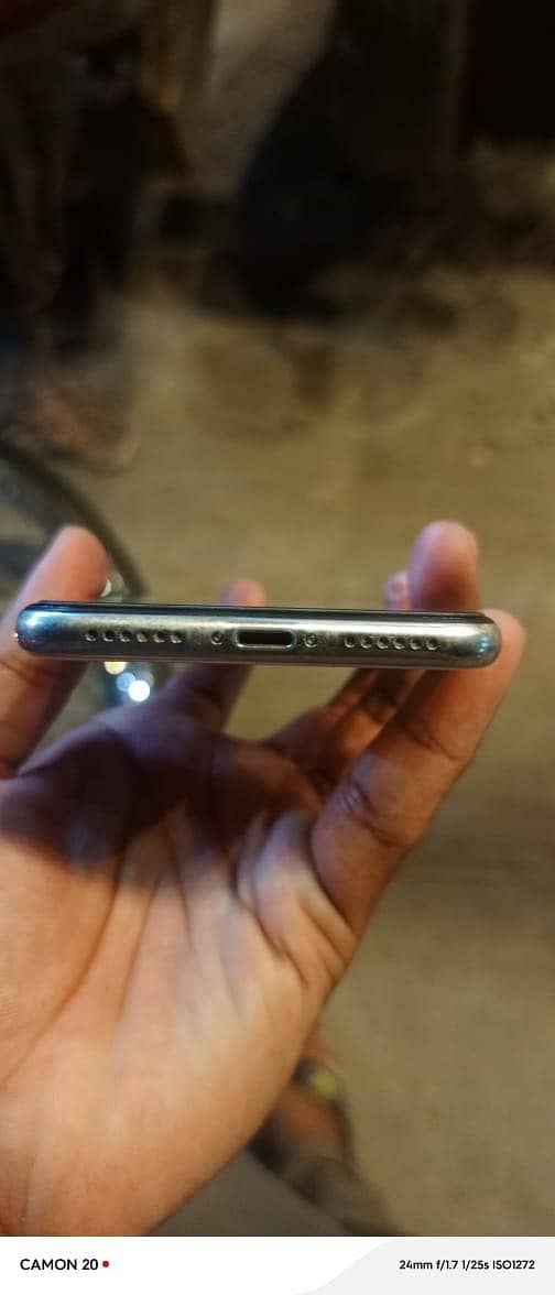 Apple iPhone X 3