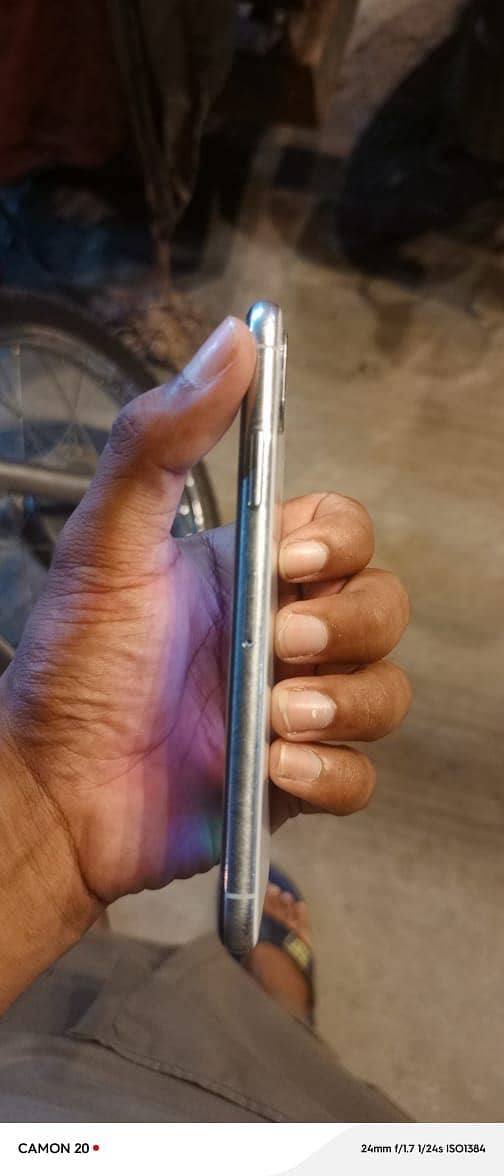 Apple iPhone X 4