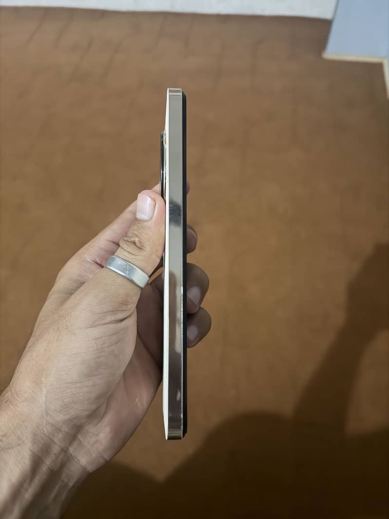 Realme 12 Plus 5
