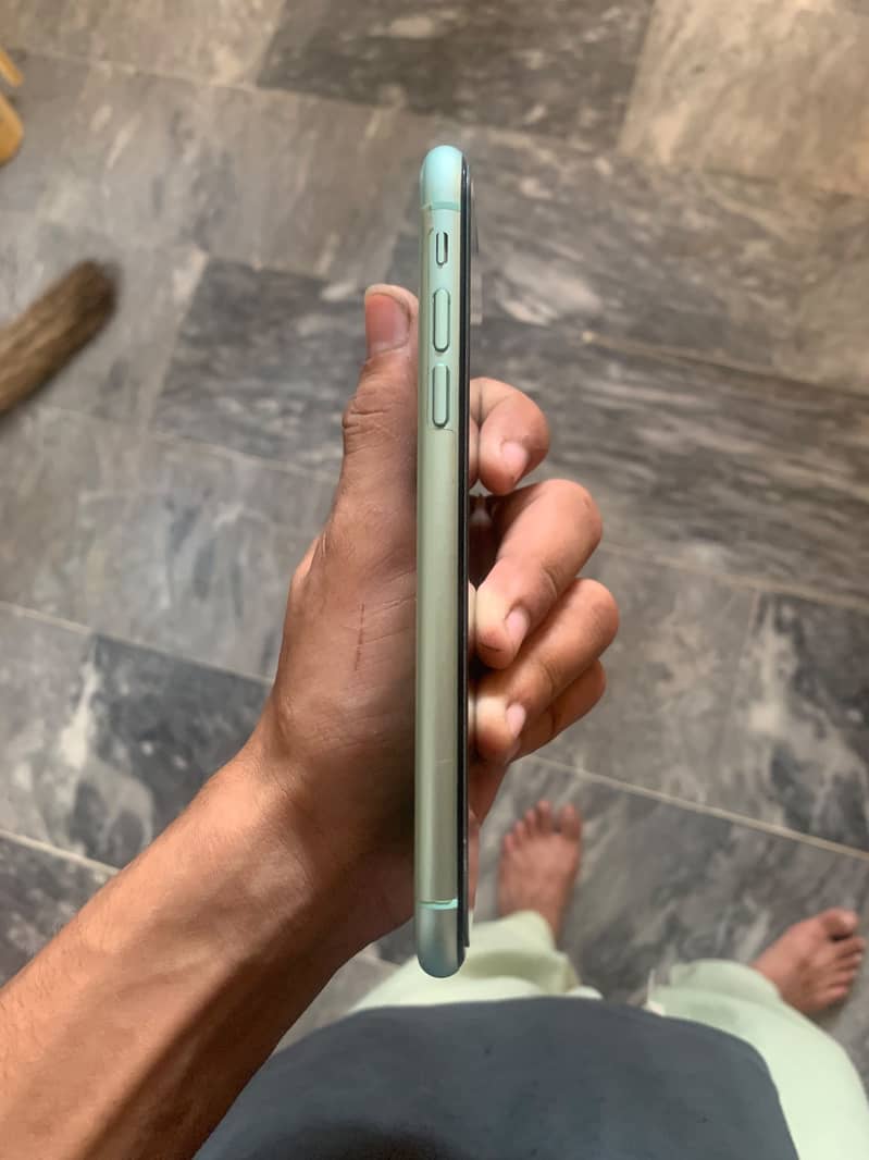 Apple iPhone 11 3