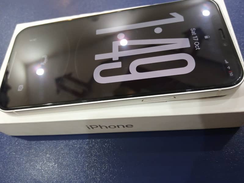 Apple iPhone 12 4
