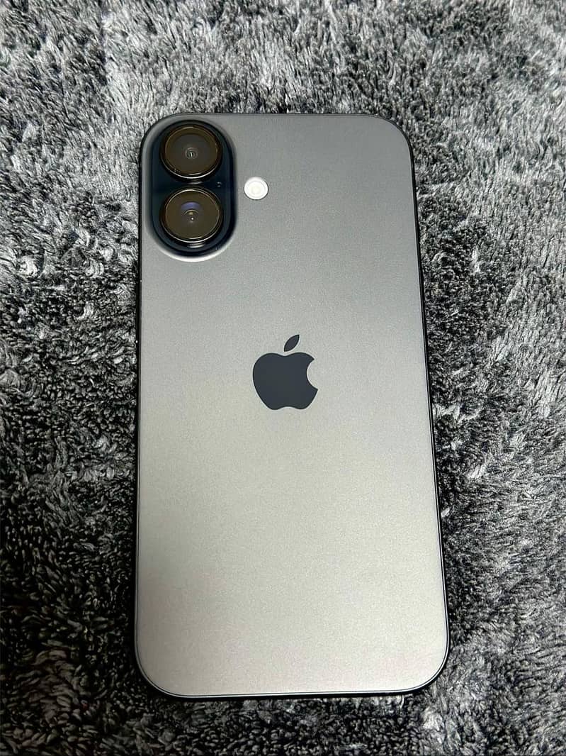 Apple iPhone 16 2